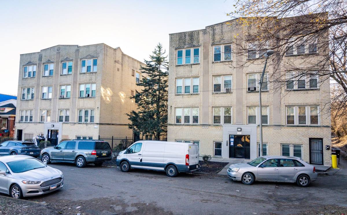 Apartment for rent at 1115 E 81st St, Chicago, IL 60619