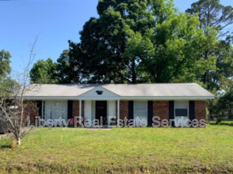 House for rent at 613 Franklin St, Hinesville, GA 31313