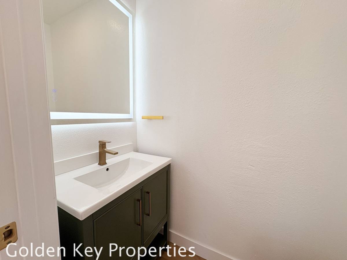 Apartment for rent at 1724 Broadway St, Oceanside, CA 92054