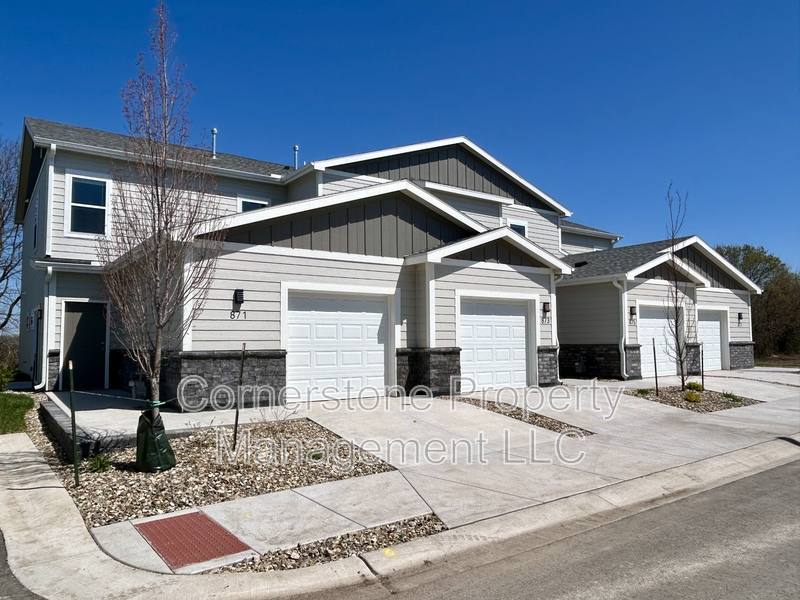 Townhouse for rent at 812 E 6th Terrace, Wellsville, KS 66092