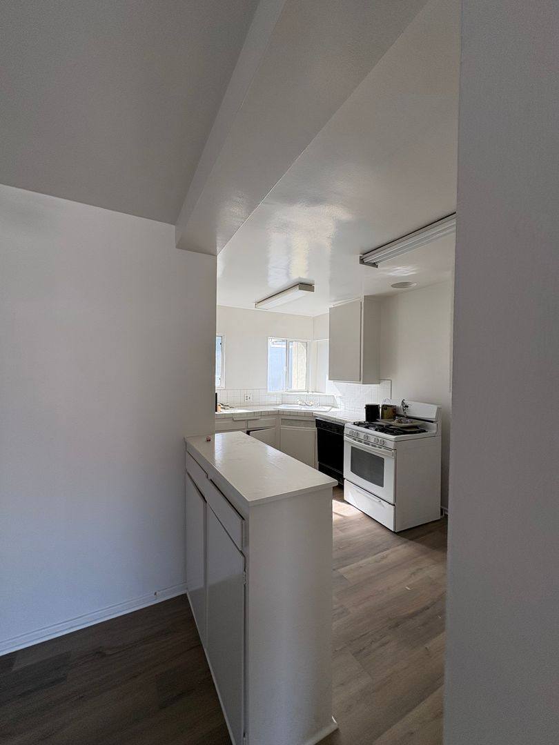 Apartment for rent at 346 Palos Verdes Dr, Redondo Beach, CA 90277