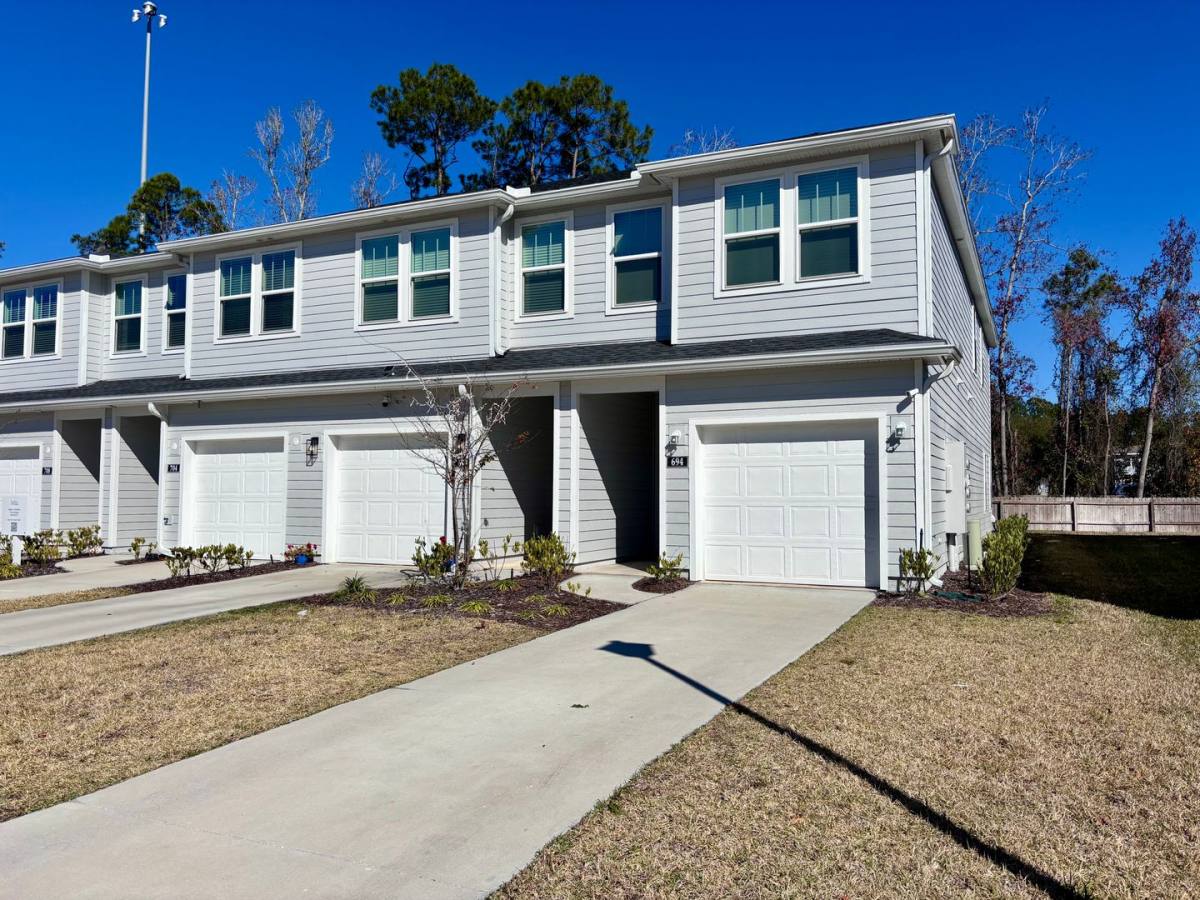 Townhouse for rent at 694 Holly Lakes Dr, Orange Park, FL 32073