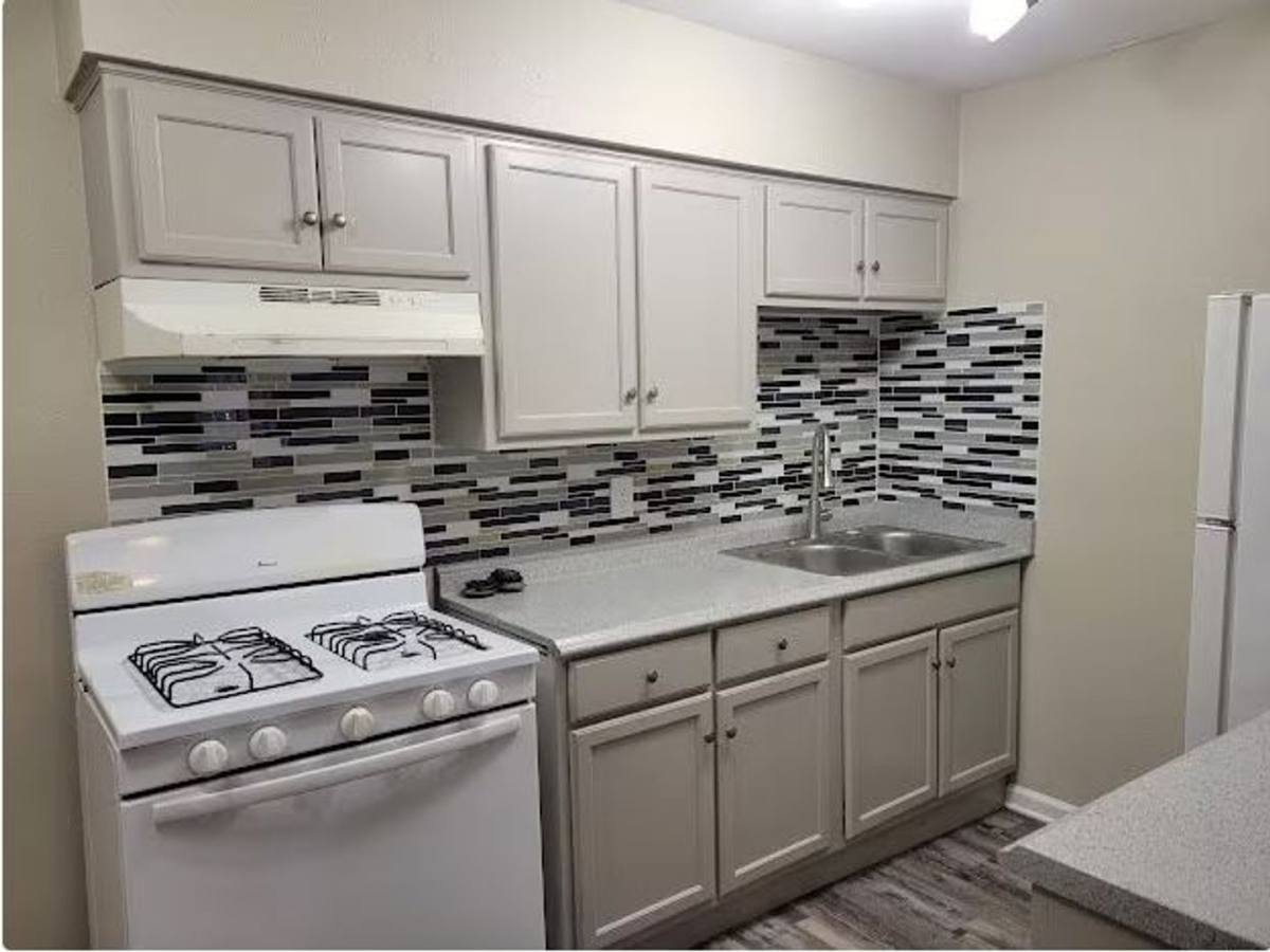 Apartment for rent at 808 S Center St, Grand Prairie, TX 75051
