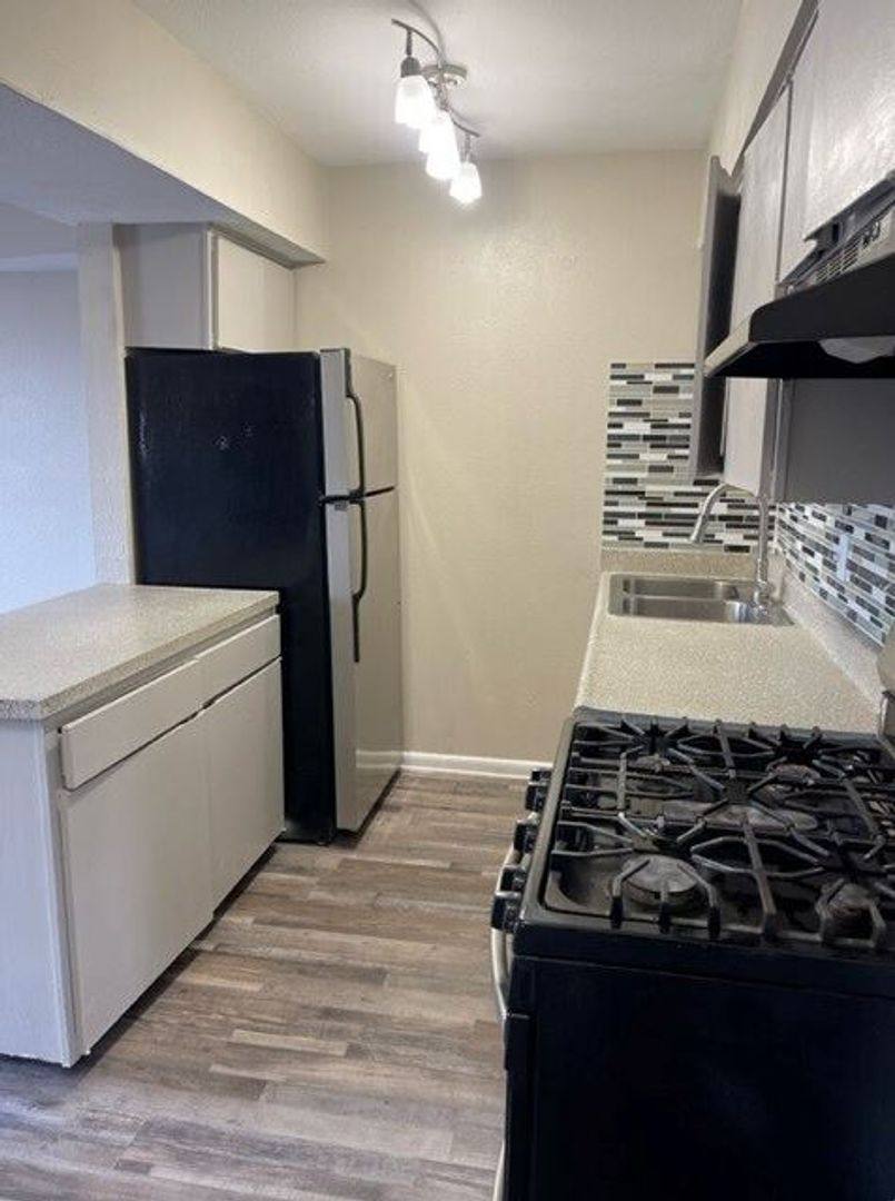 Apartment for rent at 808 S Center St, Grand Prairie, TX 75051