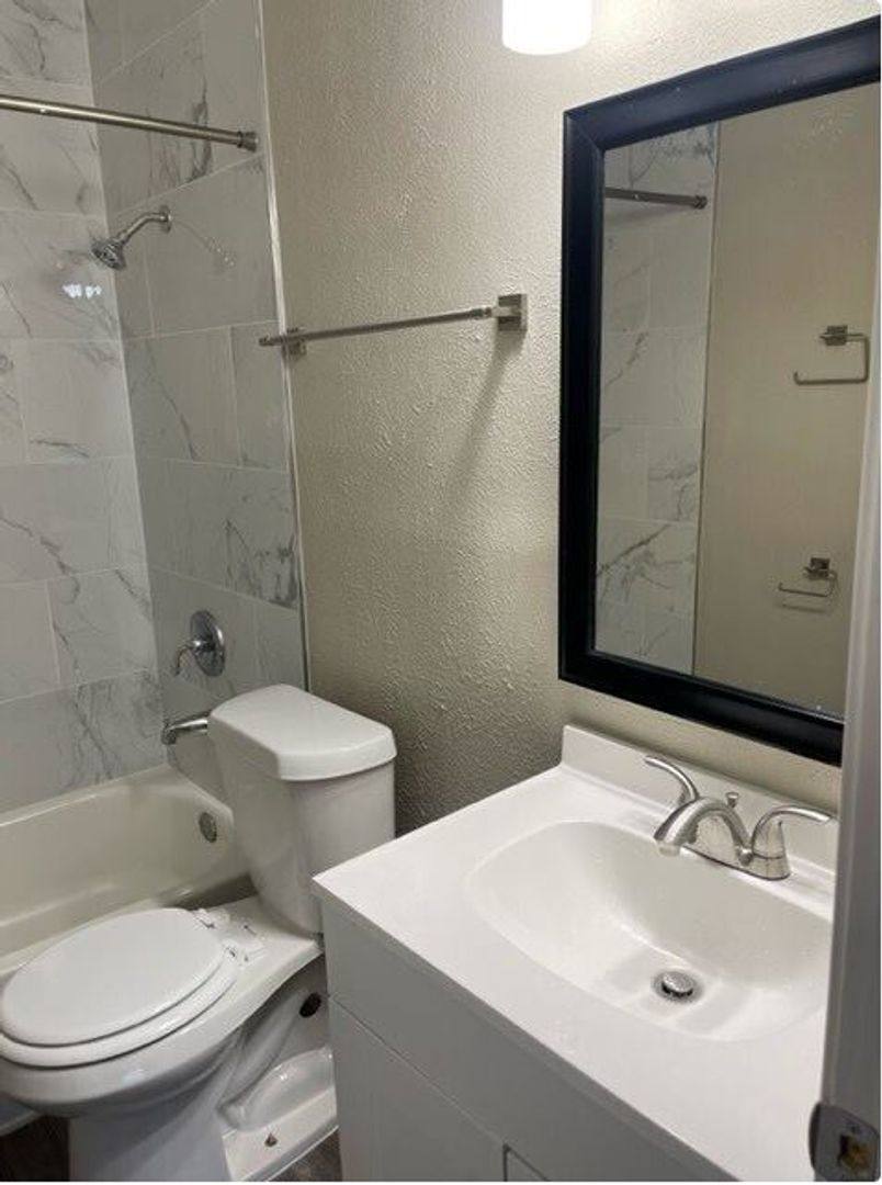 Apartment for rent at 808 S Center St, Grand Prairie, TX 75051