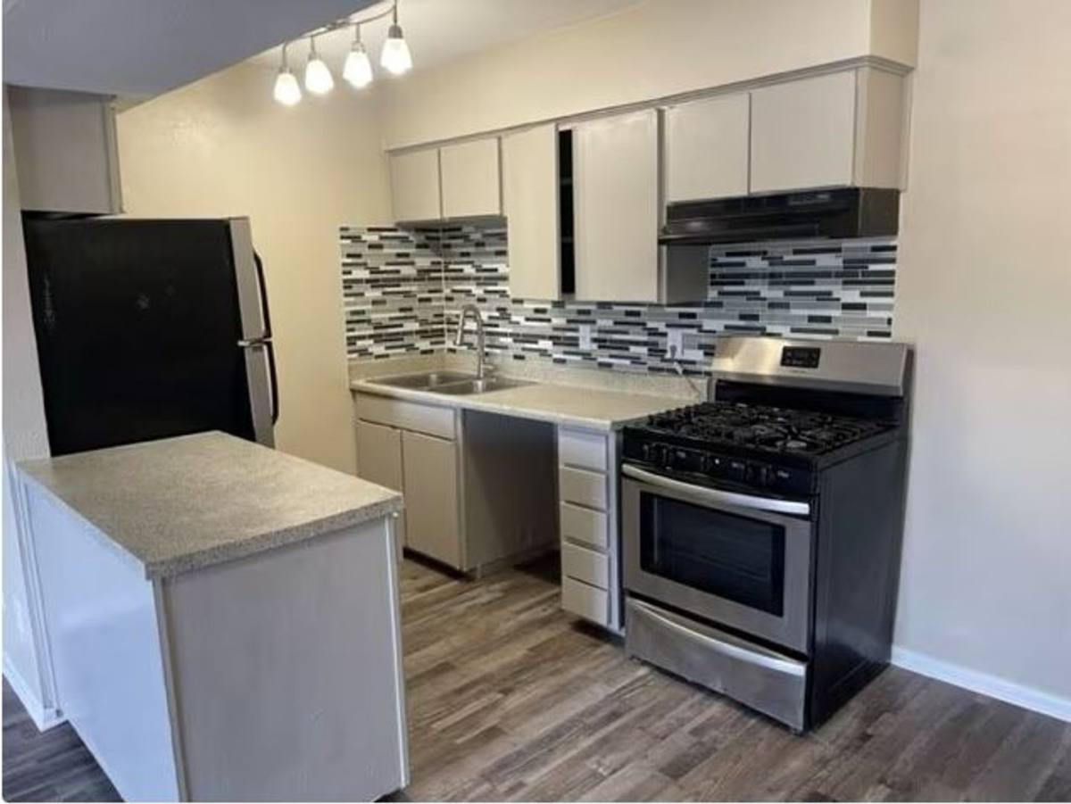 Apartment for rent at 808 S Center St, Grand Prairie, TX 75051