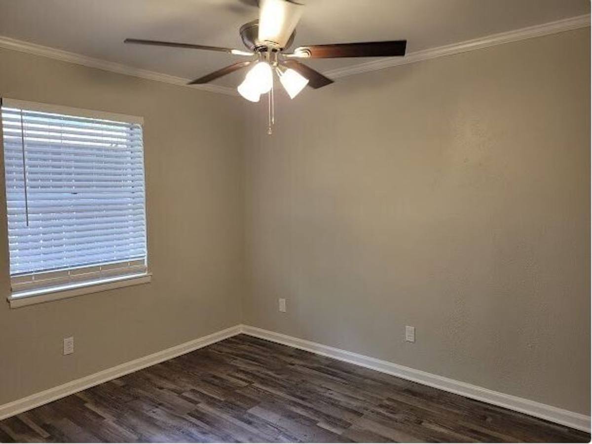 Apartment for rent at 808 S Center St, Grand Prairie, TX 75051