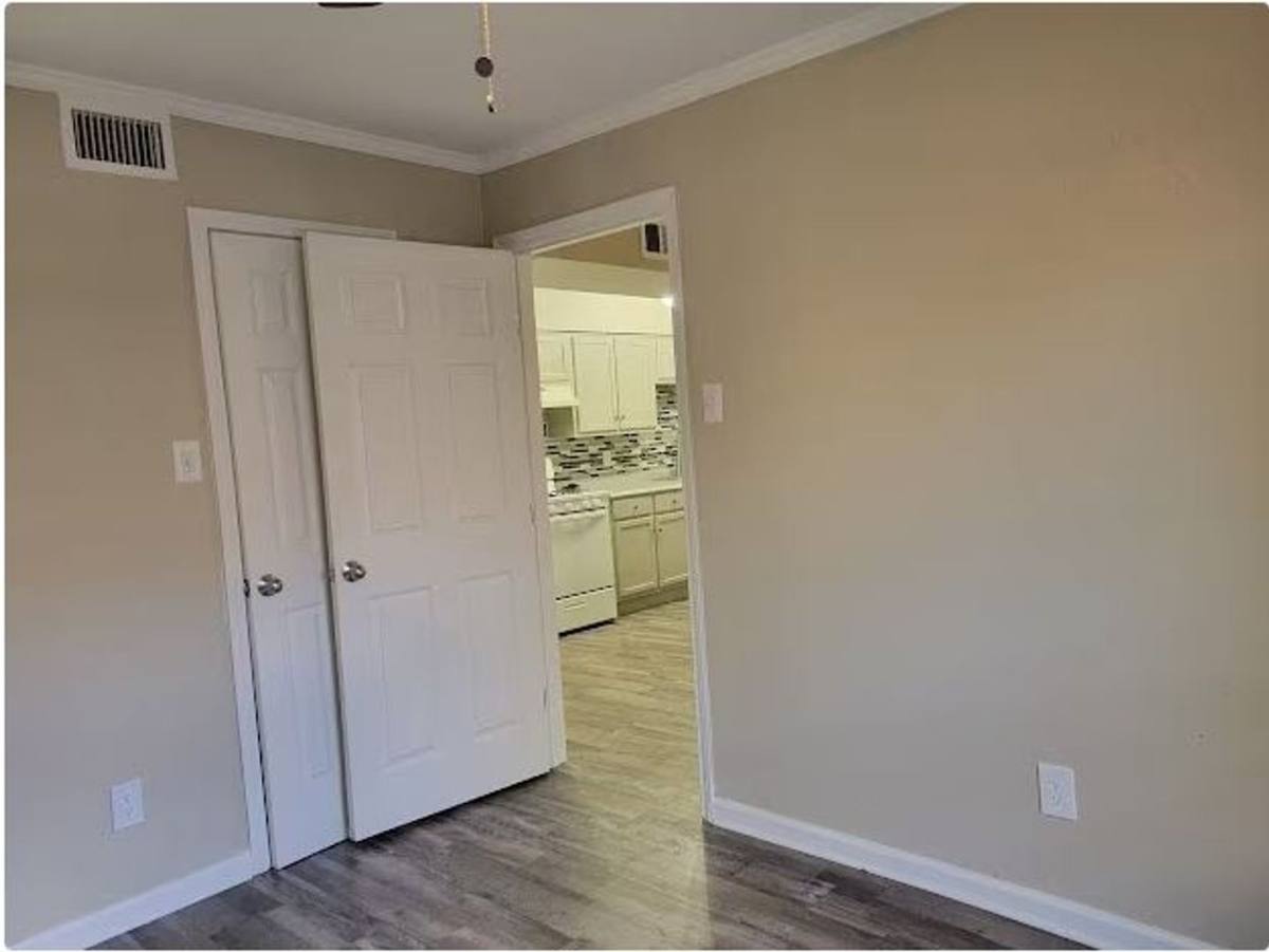 Apartment for rent at 808 S Center St, Grand Prairie, TX 75051