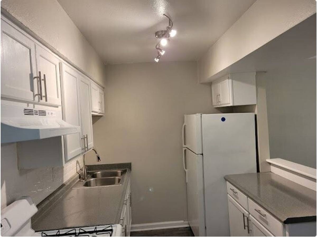 Apartment for rent at 808 S Center St, Grand Prairie, TX 75051