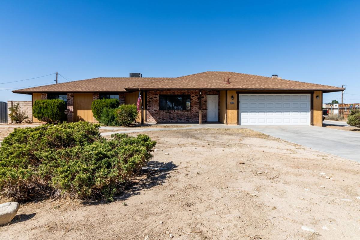 House for rent at 15070 Flathead Rd, Apple Valley, CA 92307