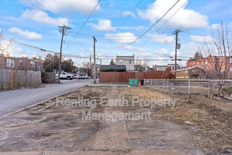 Apartment for rent at 4141 Oregon #B, Saint Louis, MO 63118