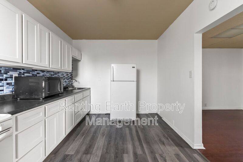 Apartment for rent at 4141 Oregon #B, Saint Louis, MO 63118