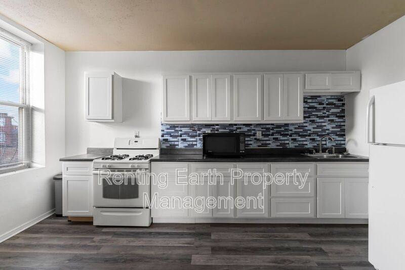 Apartment for rent at 4141 Oregon #B, Saint Louis, MO 63118