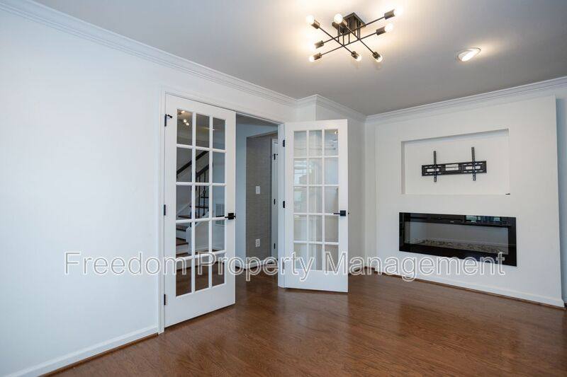 Townhouse for rent at 2023 Serviceberry Rd, Dumfries, VA 22026