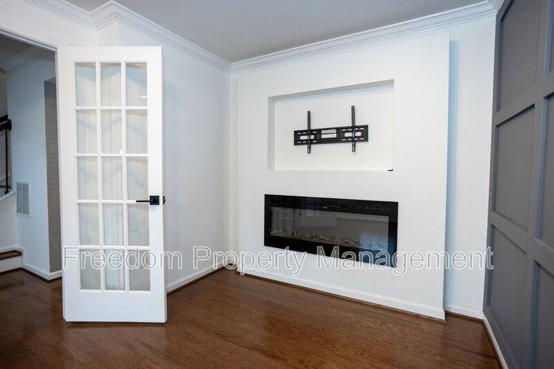Townhouse for rent at 2023 Serviceberry Rd, Dumfries, VA 22026