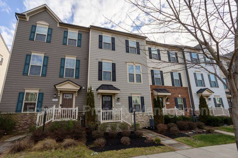 Townhouse for rent at 2023 Serviceberry Rd, Dumfries, VA 22026