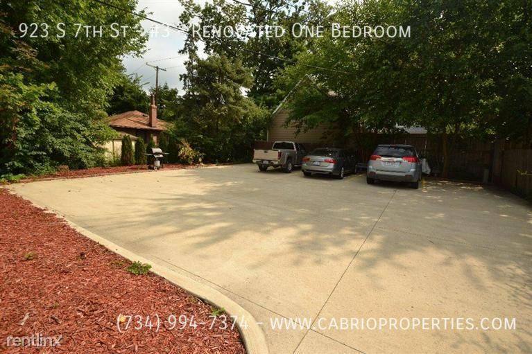 Apartment for rent at 923 S 7th St, Ann Arbor, MI 48103