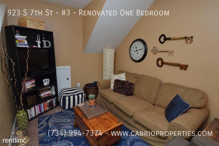 Apartment for rent at 923 S 7th St, Ann Arbor, MI 48103