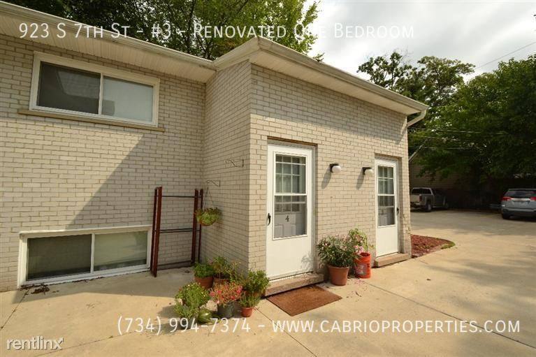 Apartment for rent at 923 S 7th St, Ann Arbor, MI 48103