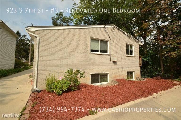 Apartment for rent at 923 S 7th St, Ann Arbor, MI 48103