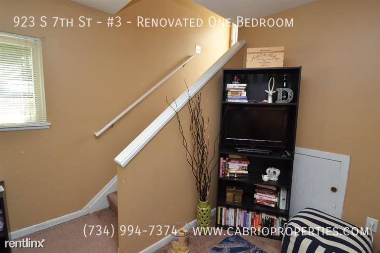 Apartment for rent at 923 S 7th St, Ann Arbor, MI 48103