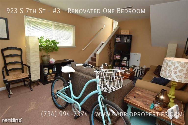 Apartment for rent at 923 S 7th St, Ann Arbor, MI 48103
