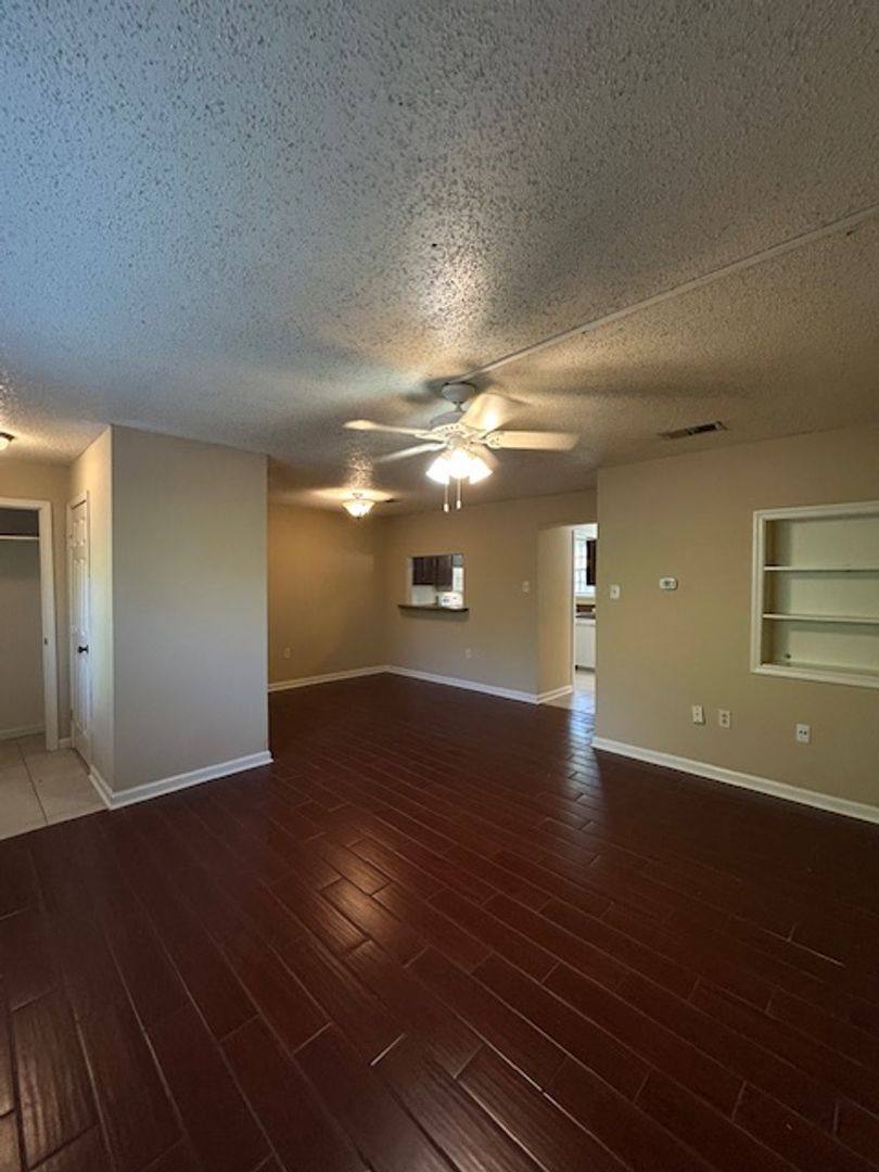 Apartment for rent at 14020 Tiger Bend Rd, Baton Rouge, LA 70817