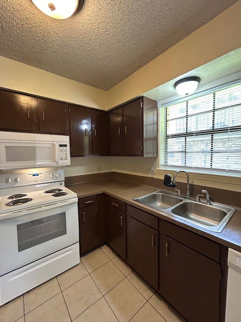 Apartment for rent at 14020 Tiger Bend Rd, Baton Rouge, LA 70817