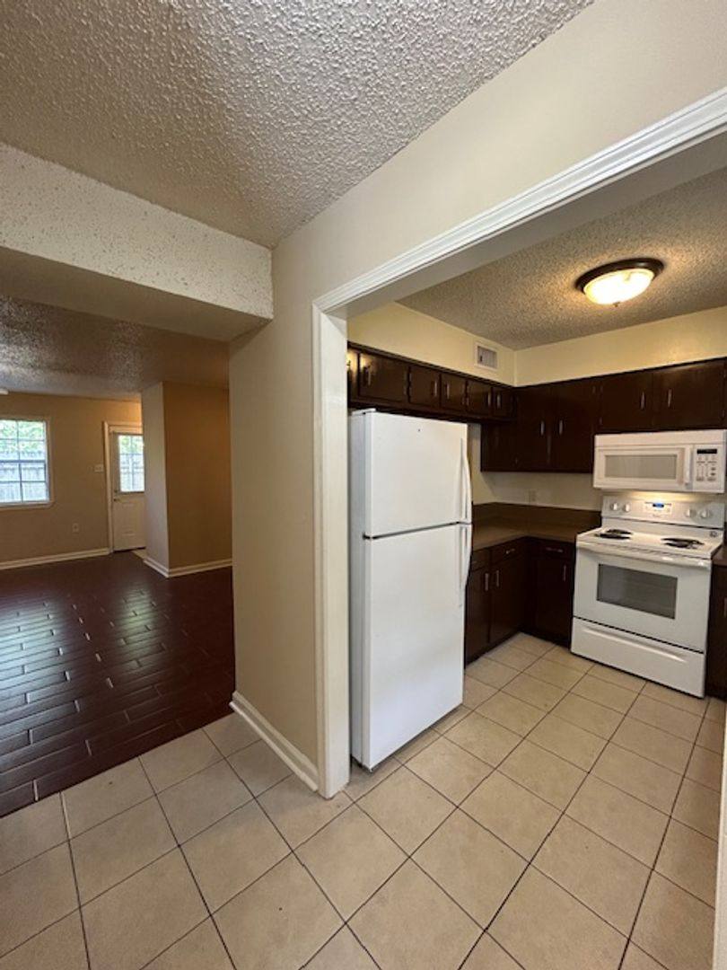 Apartment for rent at 14020 Tiger Bend Rd, Baton Rouge, LA 70817