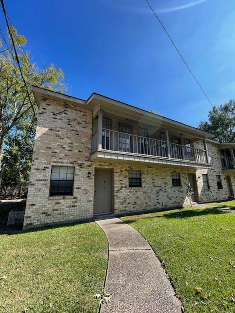 Apartment for rent at 14020 Tiger Bend Rd, Baton Rouge, LA 70817