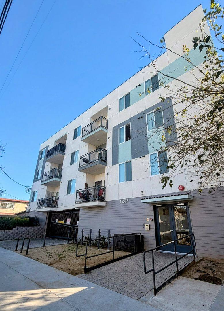 Apartment for rent at 15528 Rayen St, North Hills, CA 91343