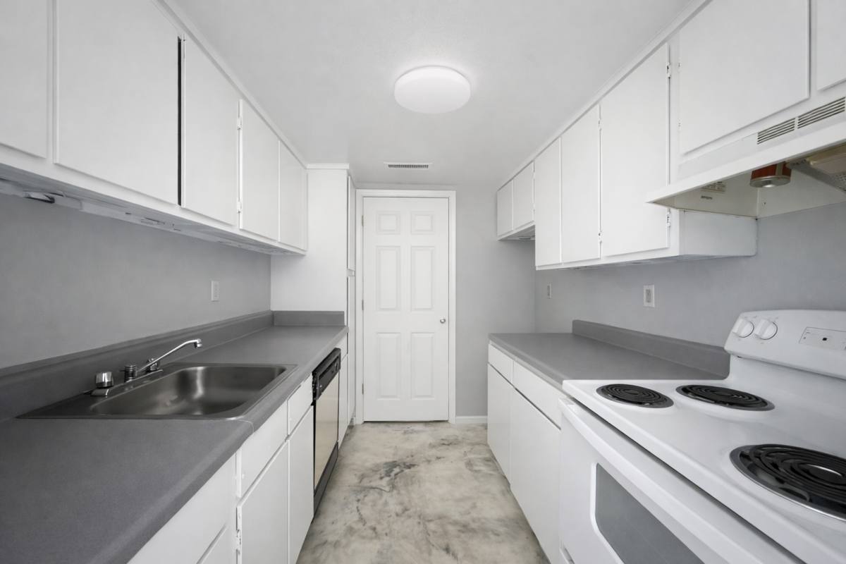 Apartment for rent at 651 Azalea Rd, Mobile, AL 36609