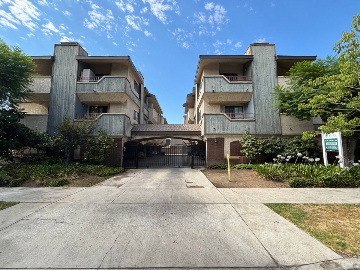 Apartment for rent at 1232-1234 Orange Grove Ave, Glendale, CA 91205