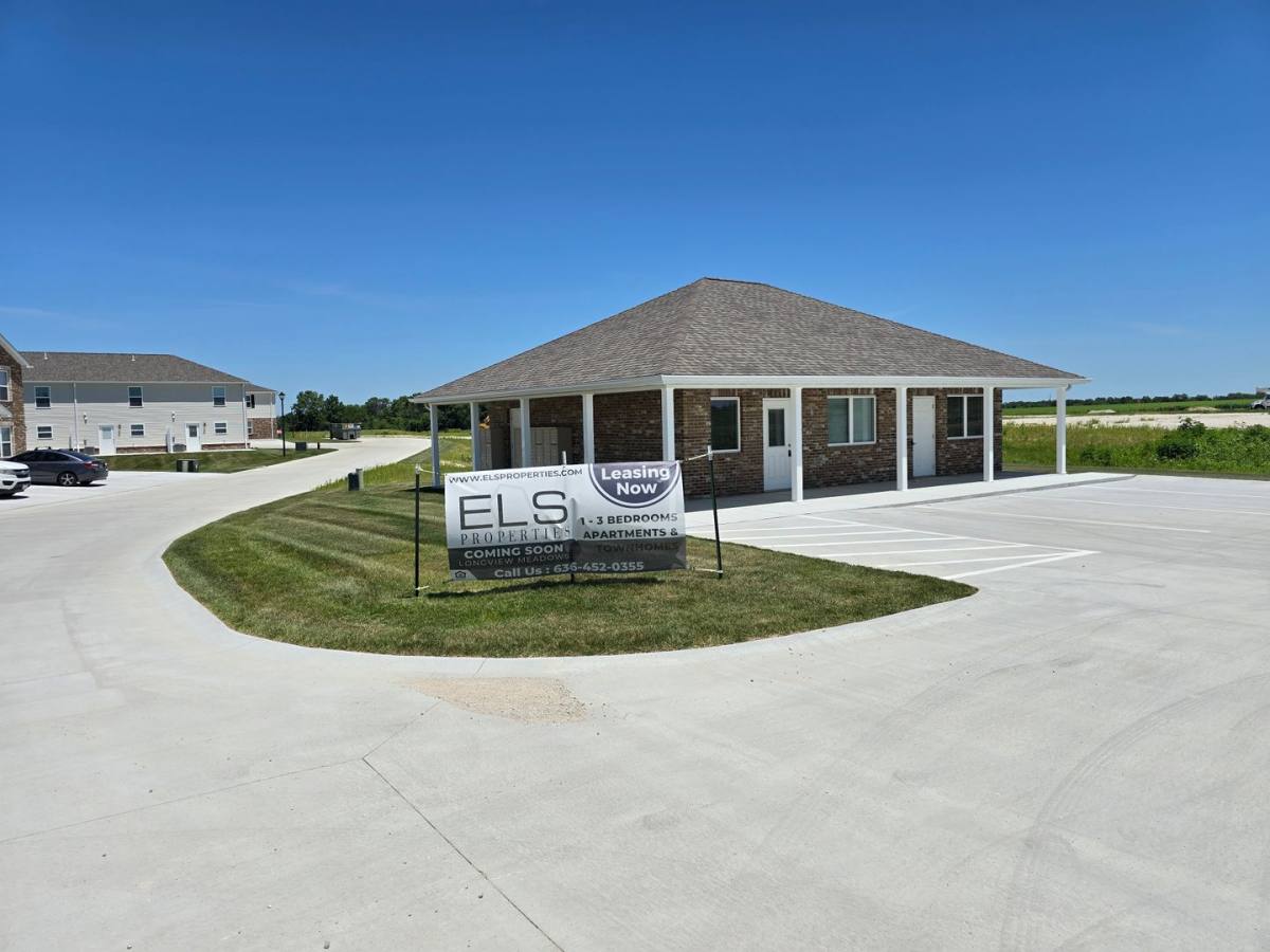 Apartment for rent at 2 Longview Circle, Montgomery City, MO 63361