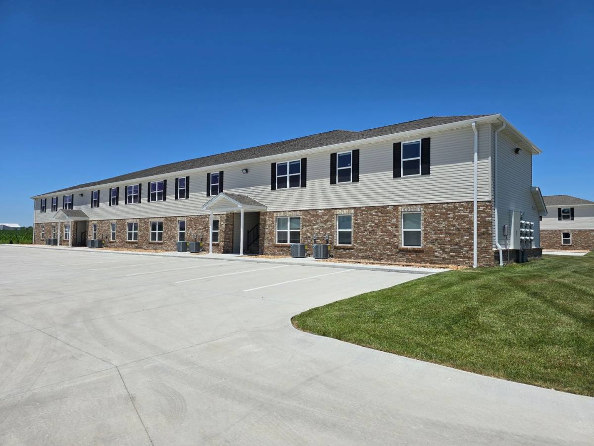 Apartment for rent at 2 Longview Circle, Montgomery City, MO 63361