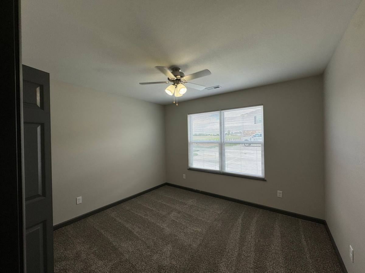 Apartment for rent at 2 Longview Circle, Montgomery City, MO 63361