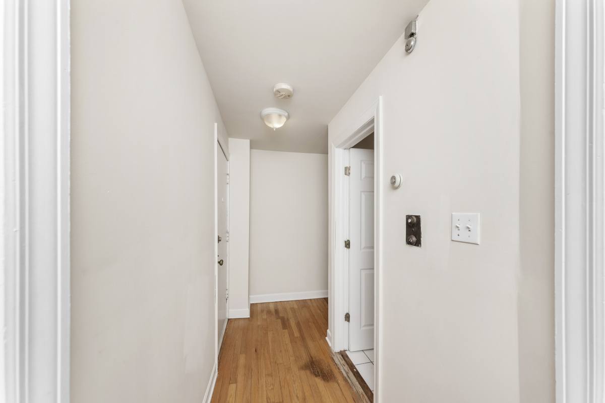 Apartment for rent at 556 W Aldine #E2, Chicago, IL 60657
