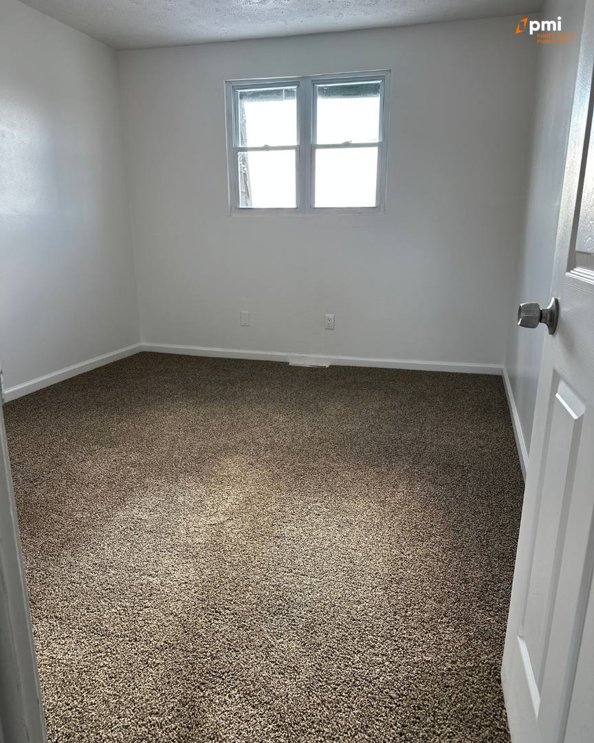 Townhouse for rent at 600 Commerce Ave NW, Warren, OH 44485
