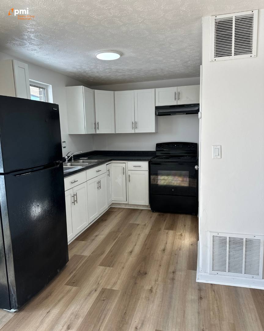 Townhouse for rent at 600 Commerce Ave NW, Warren, OH 44485