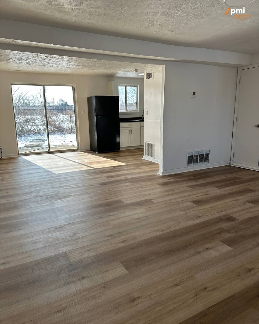 Townhouse for rent at 600 Commerce Ave NW, Warren, OH 44485