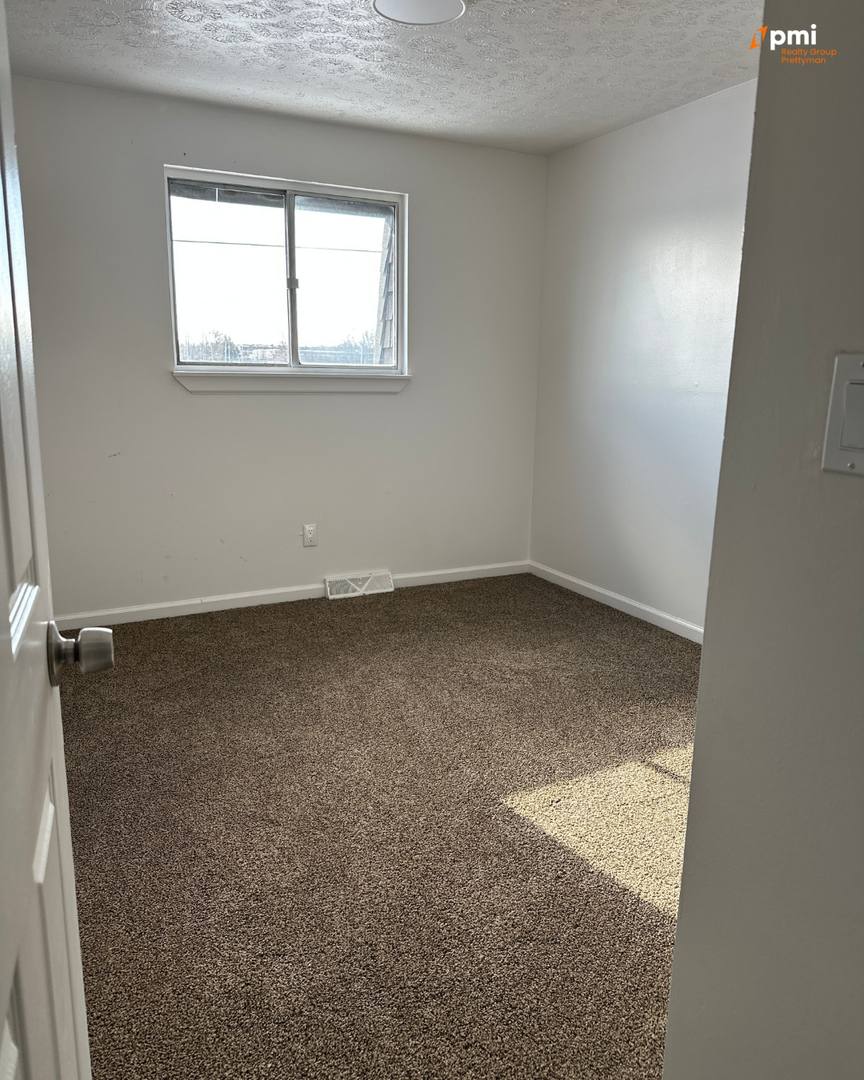 Townhouse for rent at 600 Commerce Ave NW, Warren, OH 44485