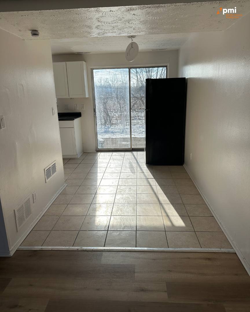 Townhouse for rent at 600 Commerce Ave NW, Warren, OH 44485