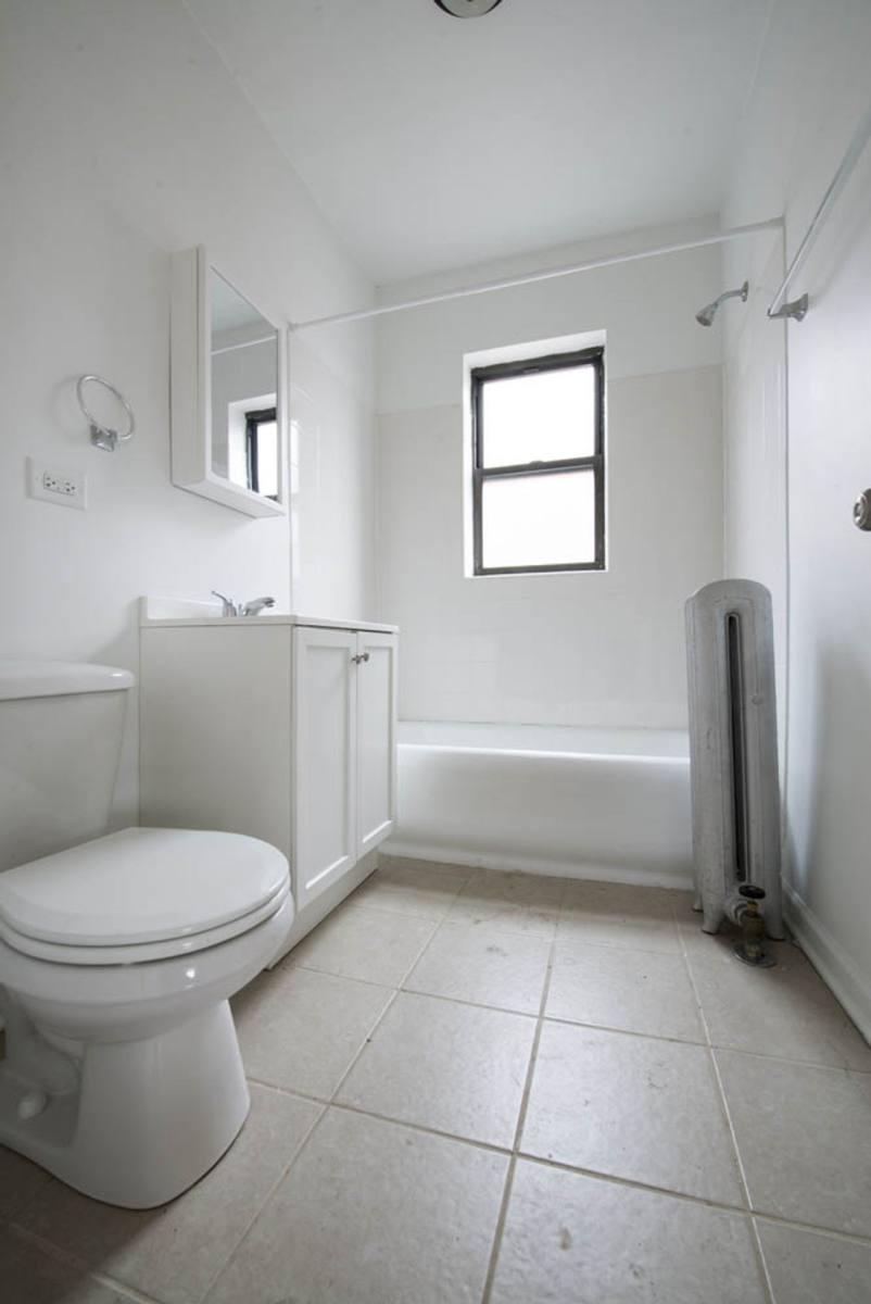 Apartment for rent at 7914 S Hermitage Ave, Chicago, IL 60620