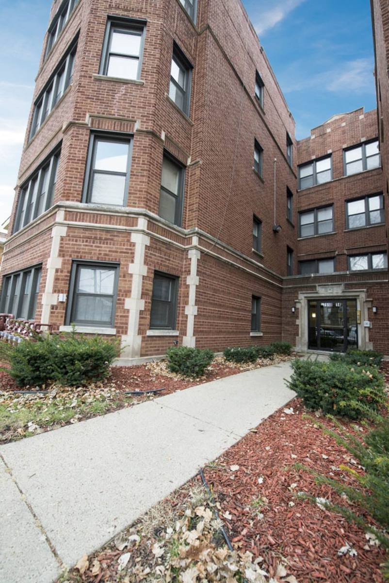 Apartment for rent at 7914 S Hermitage Ave, Chicago, IL 60620