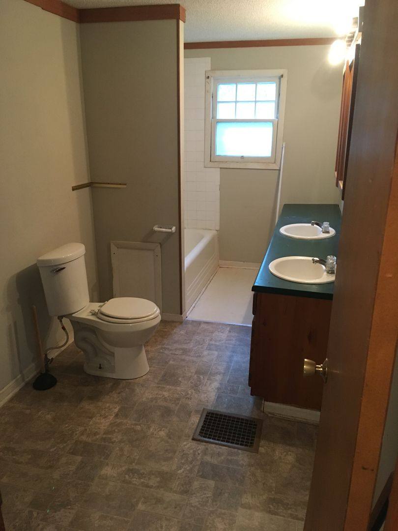 Apartment for rent at 419 E 6th St, Newton, KS 67114