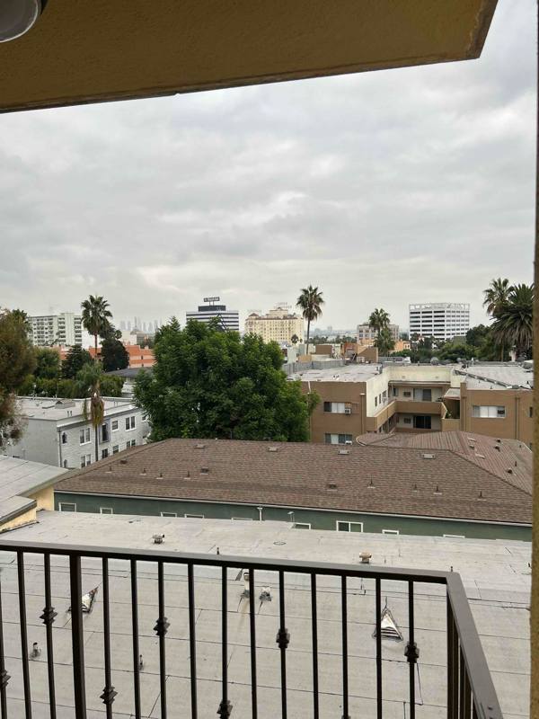 Apartment for rent at 7100 Hillside Ave #305, Los Angeles, CA 90046