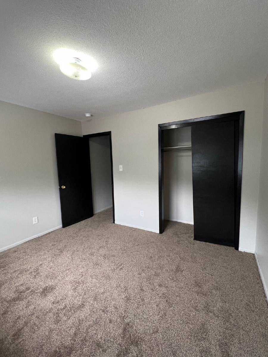Apartment for rent at 2800 30th St #11, Des Moines, IA 50310