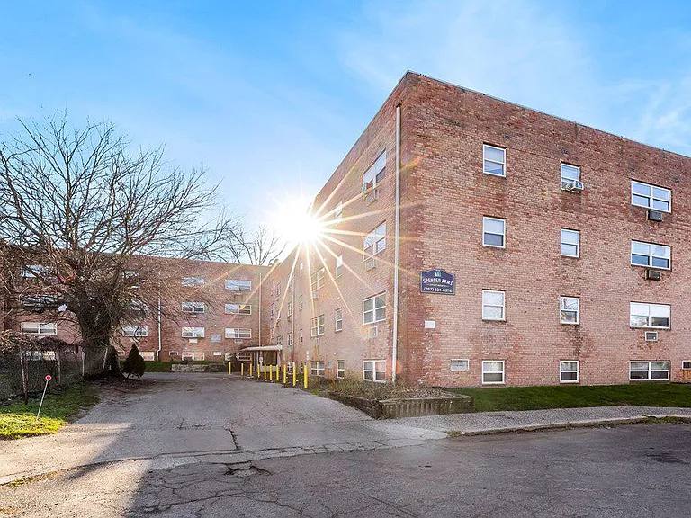 Apartment for rent at 921 W Spencer St #10, Philadelphia, PA 19141