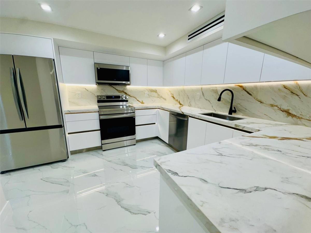 Apartment for rent at 3500 Mystic Pointe Dr #1107, Miami, FL 33180