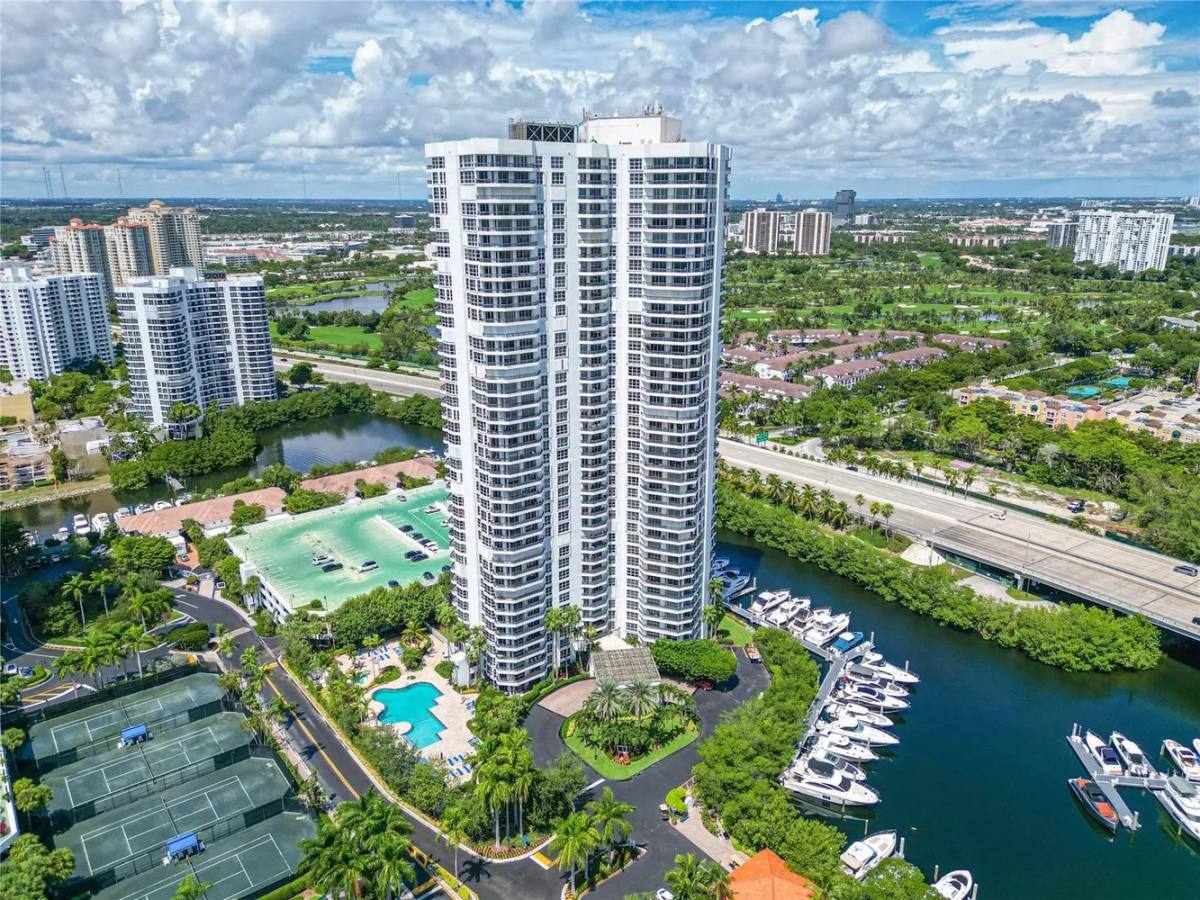 Apartment for rent at 3500 Mystic Pointe Dr #1107, Miami, FL 33180